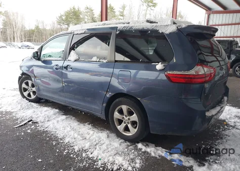 2017 Toyota Sienna Le 8 Passenger из США, поврежденный, VIN 5TDKZ3DC2HS826636